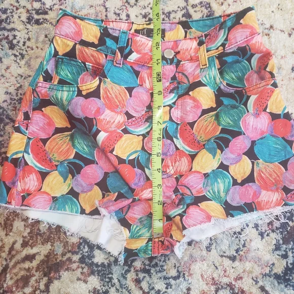 Zara High Rise Denim Shorts Festival Colorful Fruit Print Raw Hem Size 4 - Picture 9 of 11